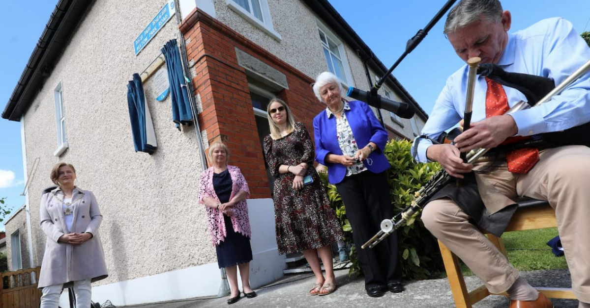 Plaque Unveiled for Uilleann Piper Leo Rowsome